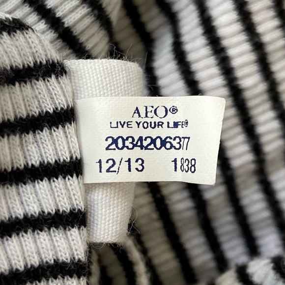 American Eagle Black & White Striped Crop Top - Picture 5 of 7